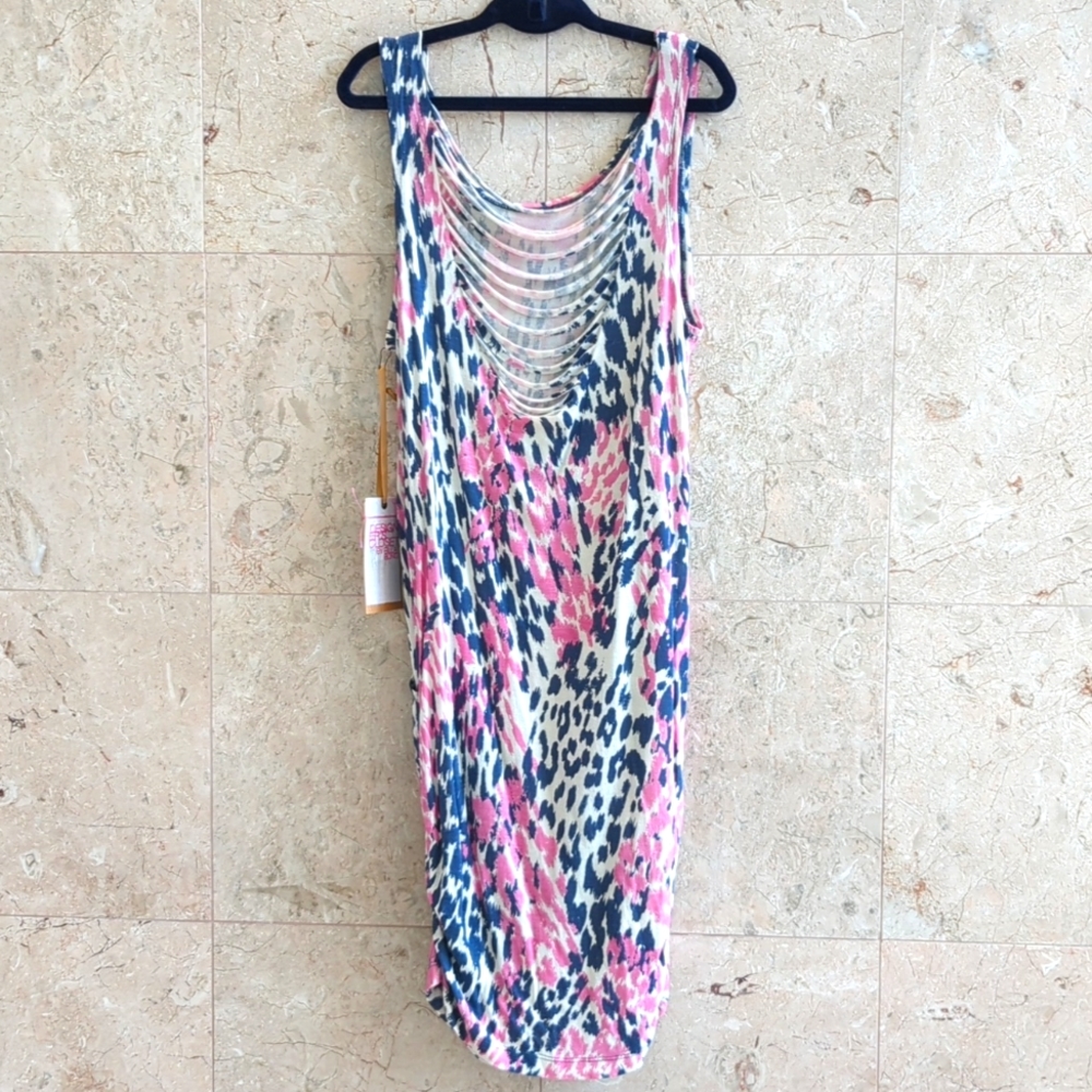 Fitted fun dress with cut out back